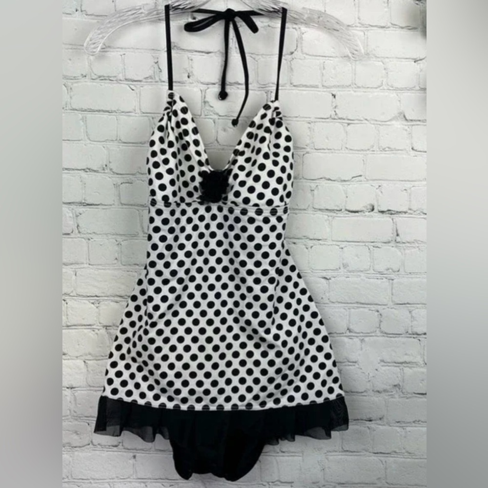 NWT Kenneth Cole Reaction size M Black and White Polka Dot One Piece Swimsuit
